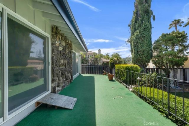 22040 Tiara Street, Woodland Hills, CA 91367