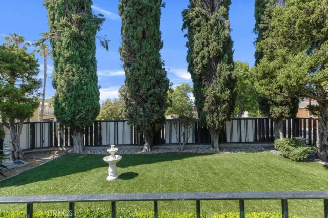 22040 Tiara Street, Woodland Hills, CA 91367