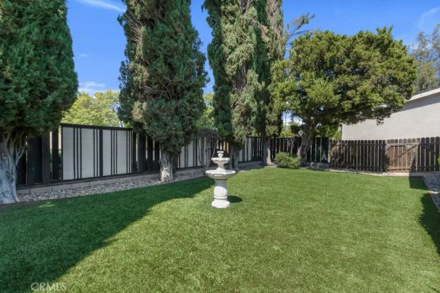 22040 Tiara Street, Woodland Hills, CA 91367