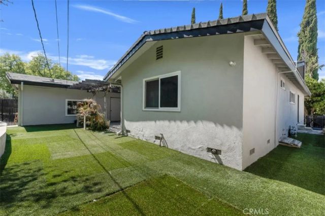 22040 Tiara Street, Woodland Hills, CA 91367