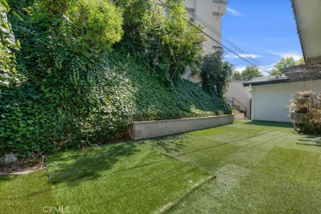 22040 Tiara Street, Woodland Hills, CA 91367