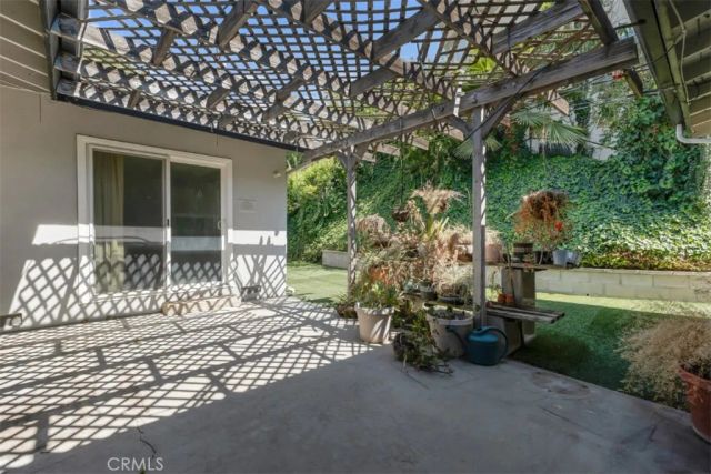 22040 Tiara Street, Woodland Hills, CA 91367