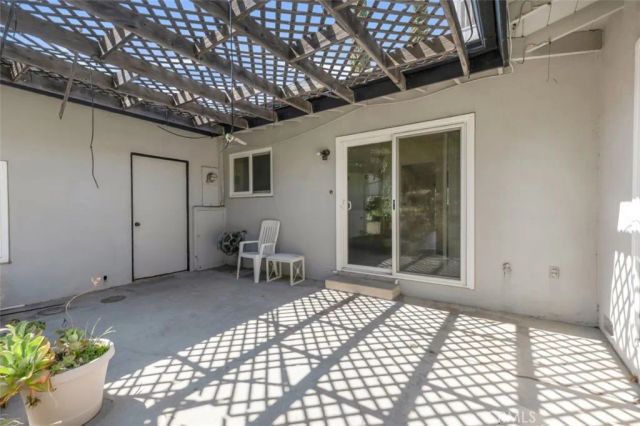 22040 Tiara Street, Woodland Hills, CA 91367