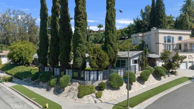22040 Tiara Street, Woodland Hills, CA 91367
