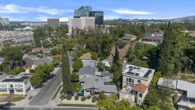 22040 Tiara Street, Woodland Hills, CA 91367