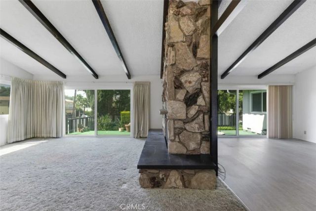 22040 Tiara Street, Woodland Hills, CA 91367