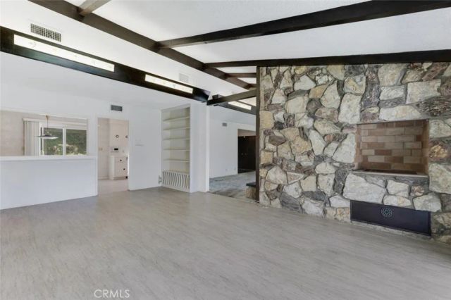 22040 Tiara Street, Woodland Hills, CA 91367