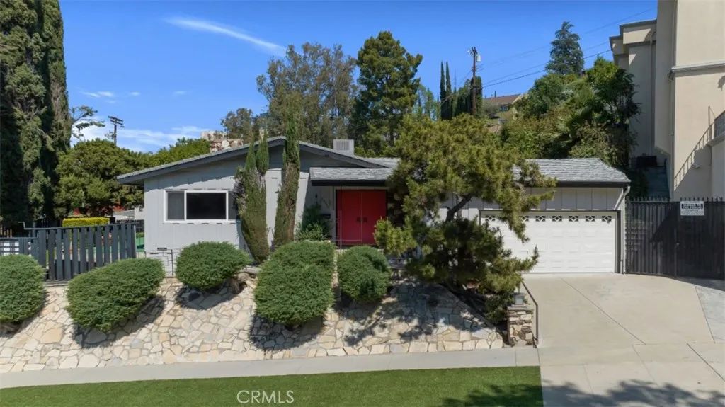 22040 Tiara Street, Woodland Hills, CA 91367
