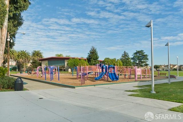 84 Caroline Way, Daly City, CA 94014