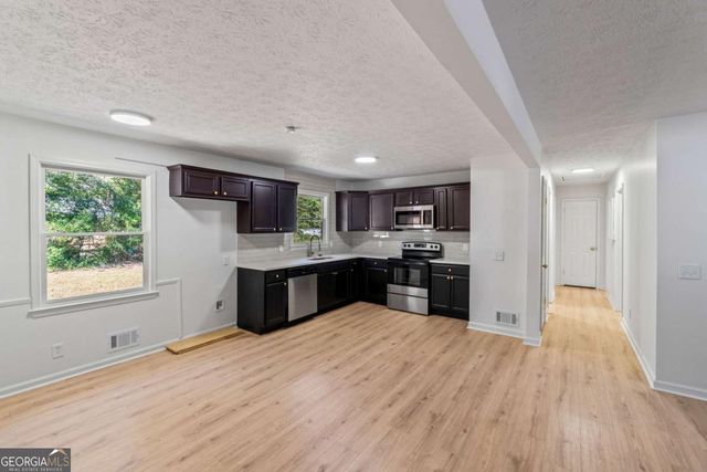 1791 CRESTRIDGE Circle NW, Conyers, GA 30012