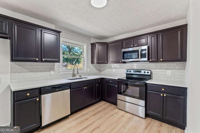 1791 CRESTRIDGE Circle NW, Conyers, GA 30012