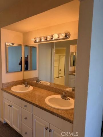 5545 Canoga Avenue, Woodland Hills, CA 91367