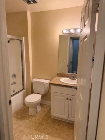 5545 Canoga Avenue, Woodland Hills, CA 91367