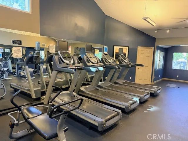 5545 Canoga Avenue, Woodland Hills, CA 91367