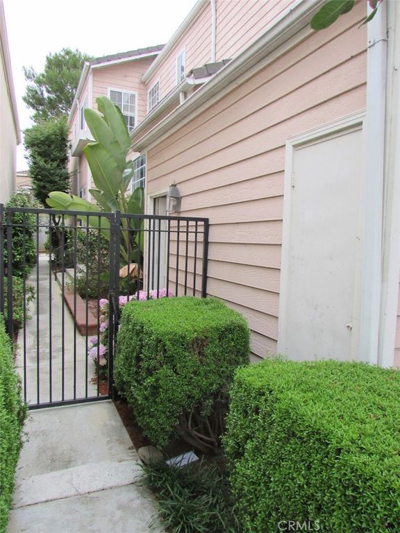 Image 3 of property listing at 2604 Woodbury Drive, Torrance, CA 90503