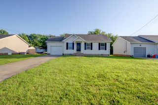 240 Waterford Dr, Oak Grove, KY 42262