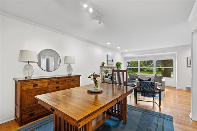 40 Williamsburg Road, Evanston, IL 60203