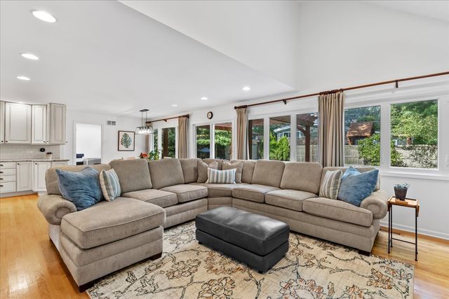 40 Williamsburg Road, Evanston, IL 60203