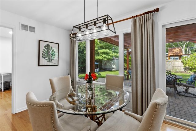 40 Williamsburg Road, Evanston, IL 60203