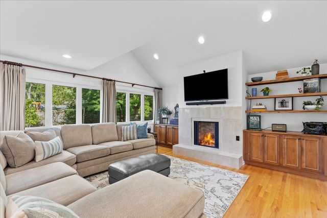 40 Williamsburg Road, Evanston, IL 60203