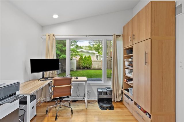 40 Williamsburg Road, Evanston, IL 60203