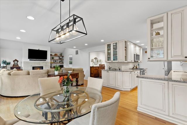 40 Williamsburg Road, Evanston, IL 60203