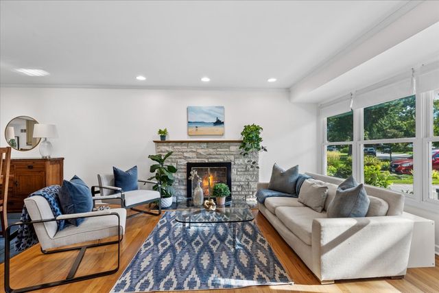 40 Williamsburg Road, Evanston, IL 60203