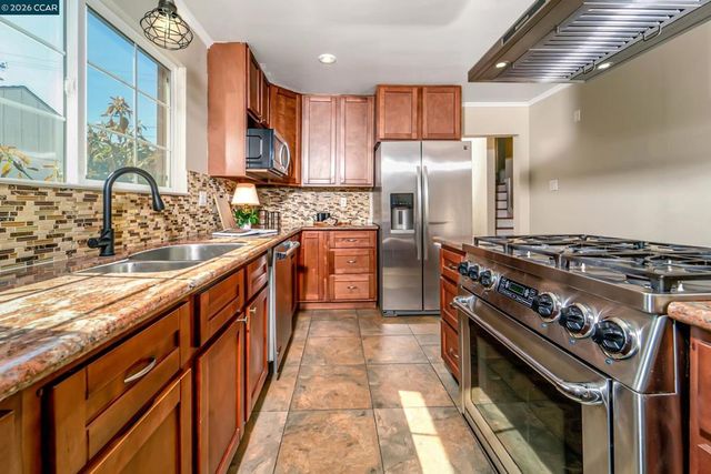 2929 Howard St, Richmond, CA 94804