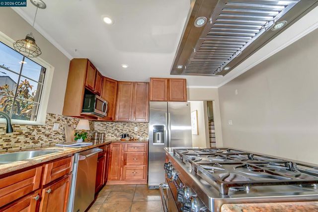 2929 Howard St, Richmond, CA 94804