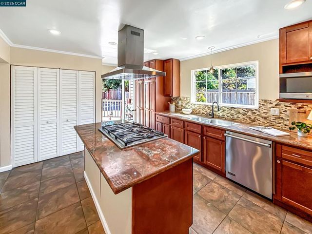 2929 Howard St, Richmond, CA 94804