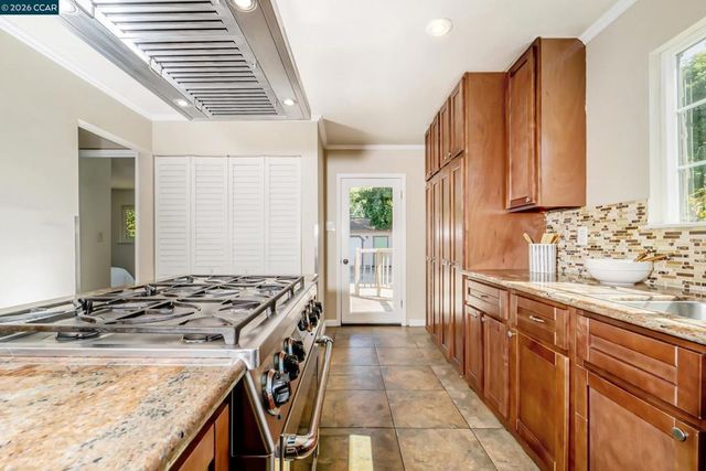 2929 Howard St, Richmond, CA 94804