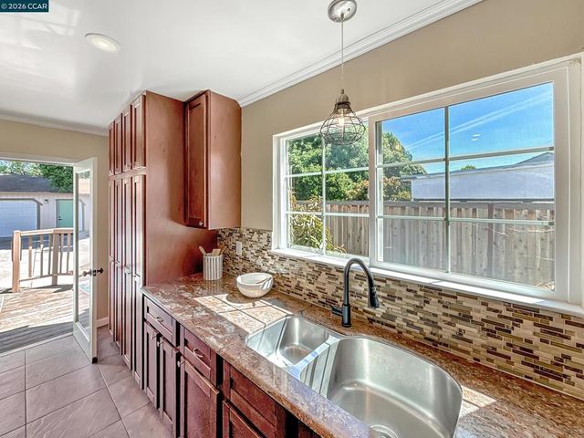 2929 Howard St, Richmond, CA 94804