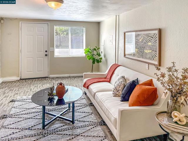 2929 Howard St, Richmond, CA 94804