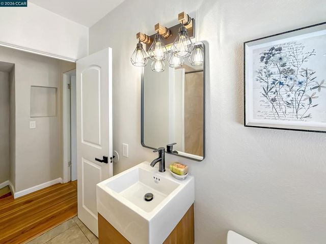 2929 Howard St, Richmond, CA 94804