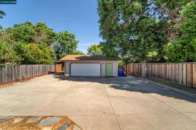 2929 Howard St, Richmond, CA 94804