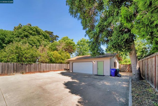 2929 Howard St, Richmond, CA 94804