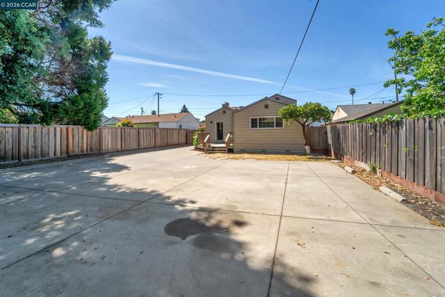 2929 Howard St, Richmond, CA 94804