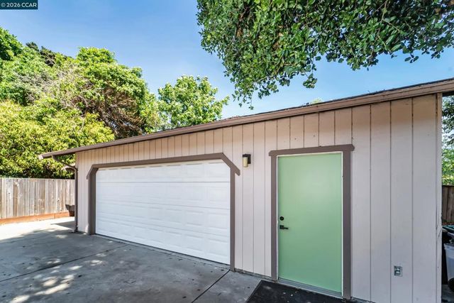 2929 Howard St, Richmond, CA 94804