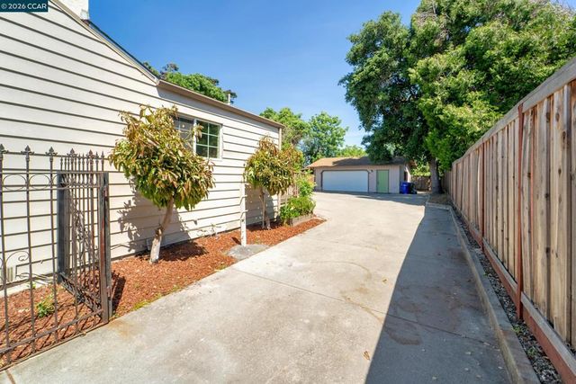 2929 Howard St, Richmond, CA 94804