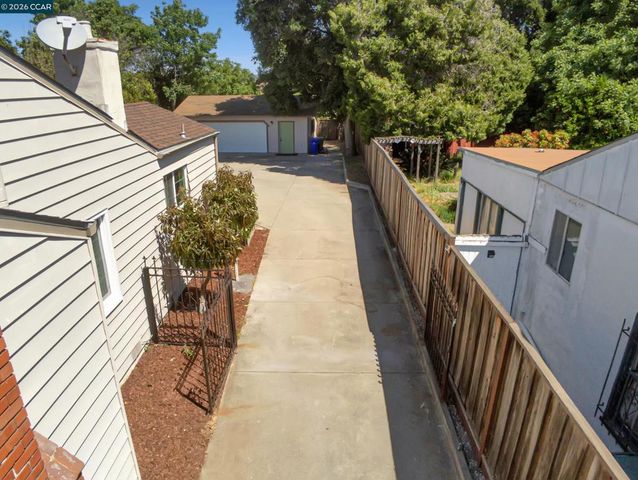 2929 Howard St, Richmond, CA 94804