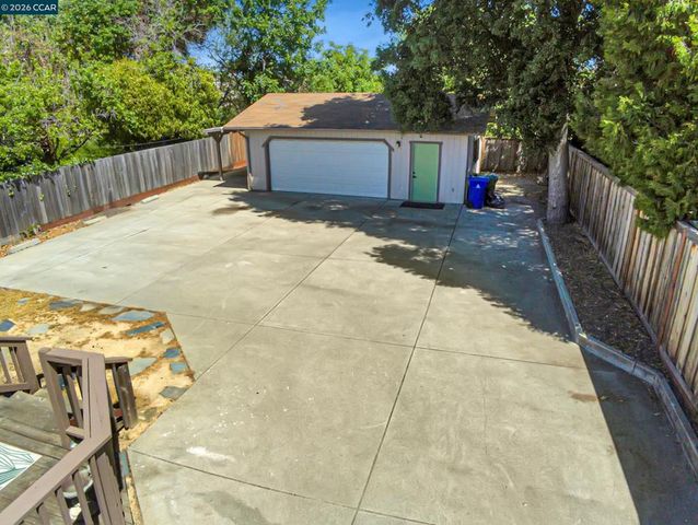 2929 Howard St, Richmond, CA 94804