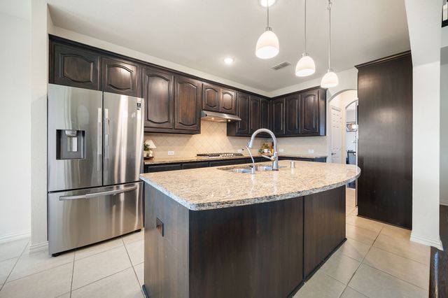 320 Calhoun Street, Glenn Heights, TX 75154