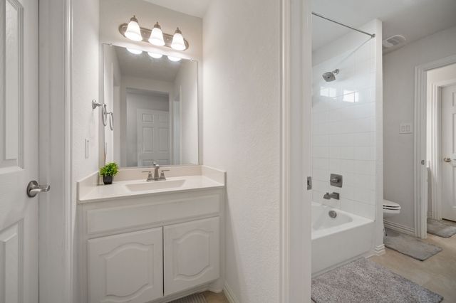 320 Calhoun Street, Glenn Heights, TX 75154