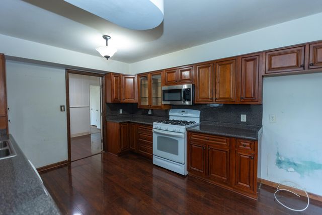 2114 S Windsor Drive, Springfield, MO 65807