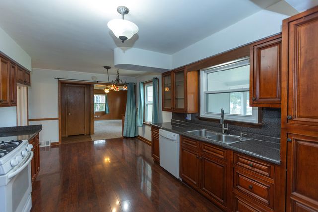 2114 S Windsor Drive, Springfield, MO 65807