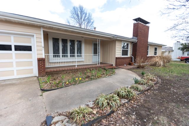 2114 S Windsor Drive, Springfield, MO 65807
