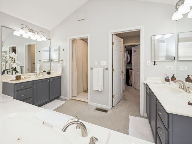 2533 E Chesapeake Place, Westchester, IL 60154