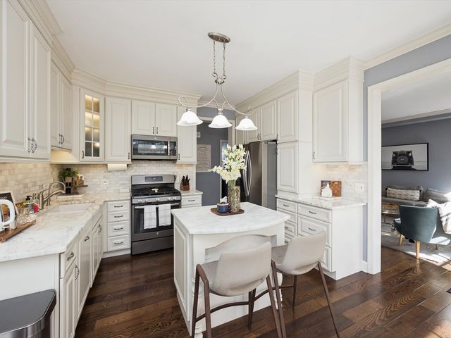 2533 E Chesapeake Place, Westchester, IL 60154
