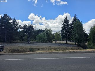 3805 CARNES Rd, Roseburg, OR 97471