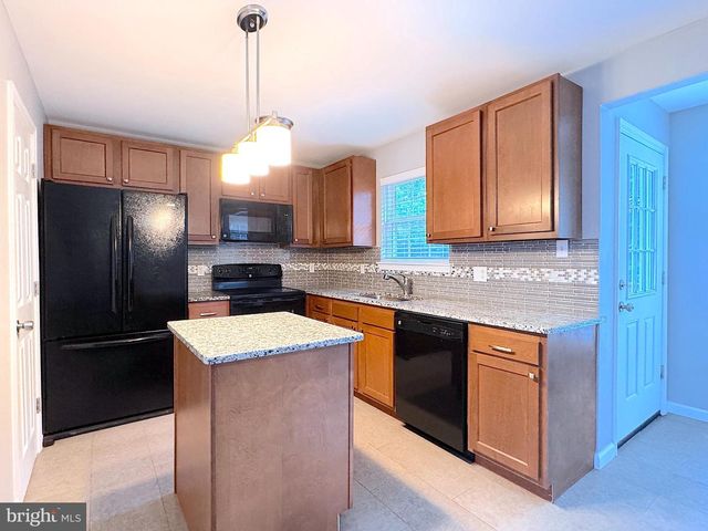 354 N BARRINGTON CT, Newark, DE 19702